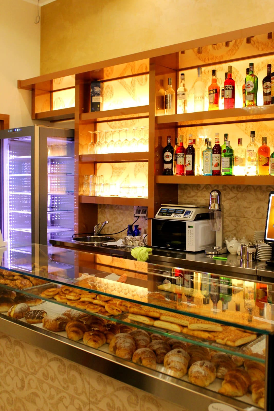 ARREDO BAR GELATERIA CUTISPOTO ® ARREDAMENTI 