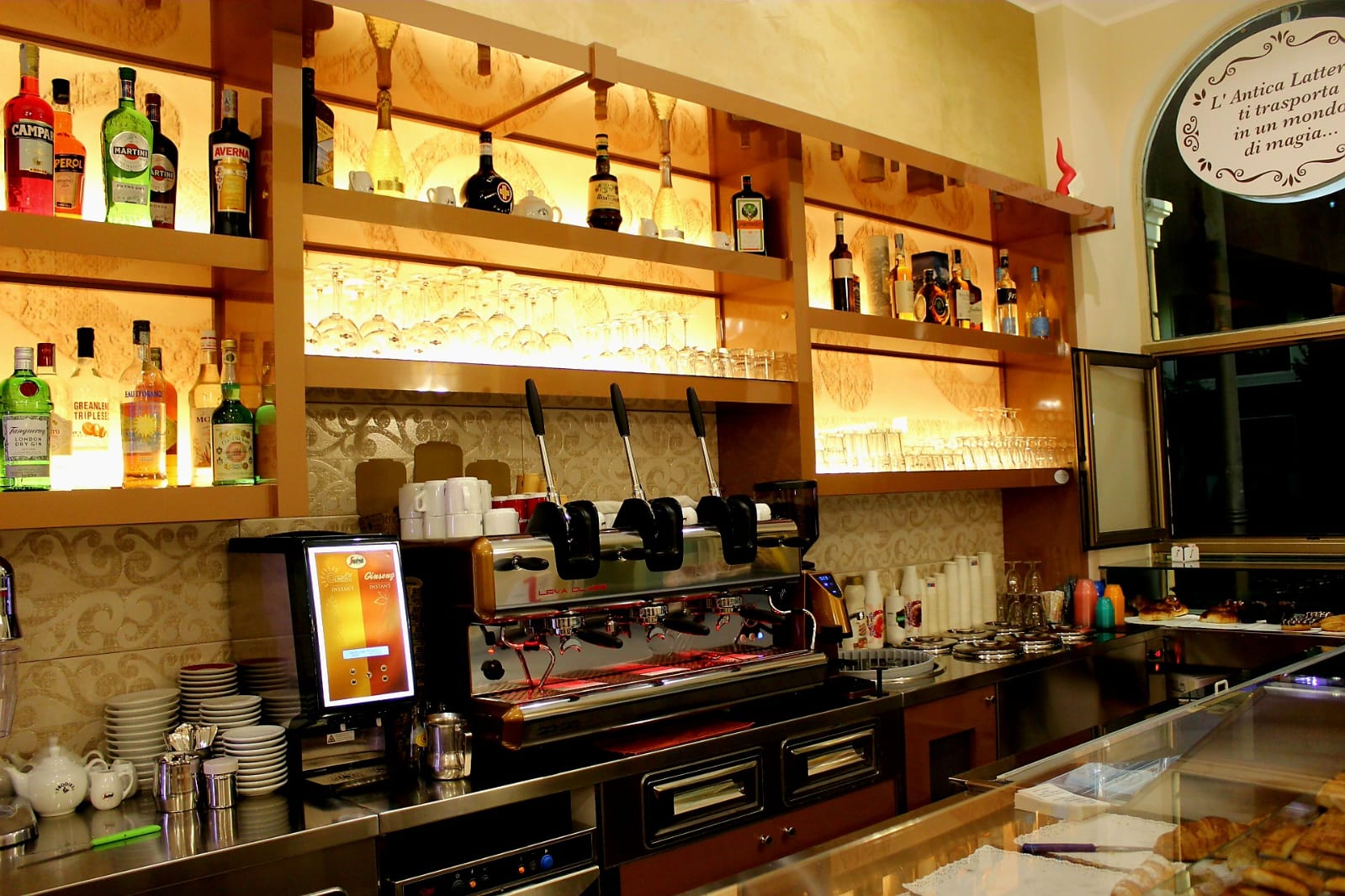 Arredamento bar Cutispoto Arredamenti