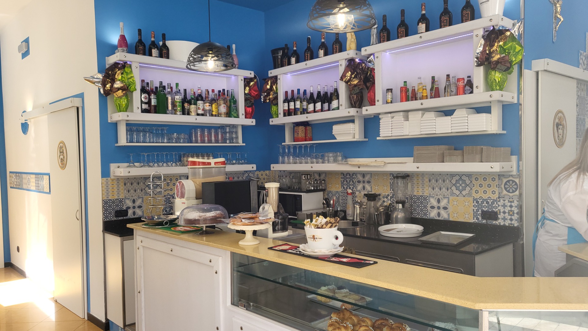 ARREDO BAR GELATERIA CUTISPOTO ® ARREDAMENTI 