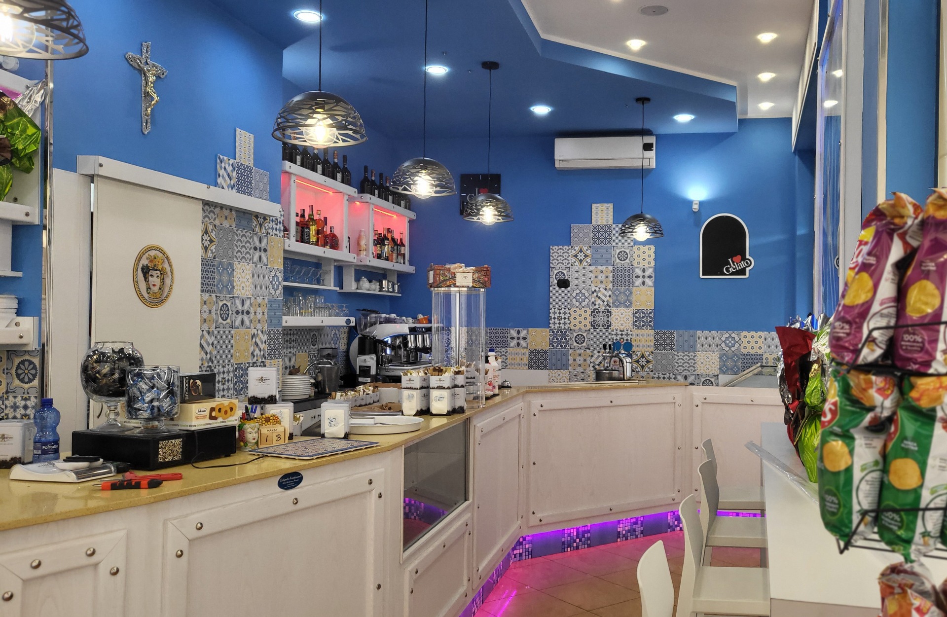 ARREDO BAR GELATERIA CUTISPOTO ® ARREDAMENTI