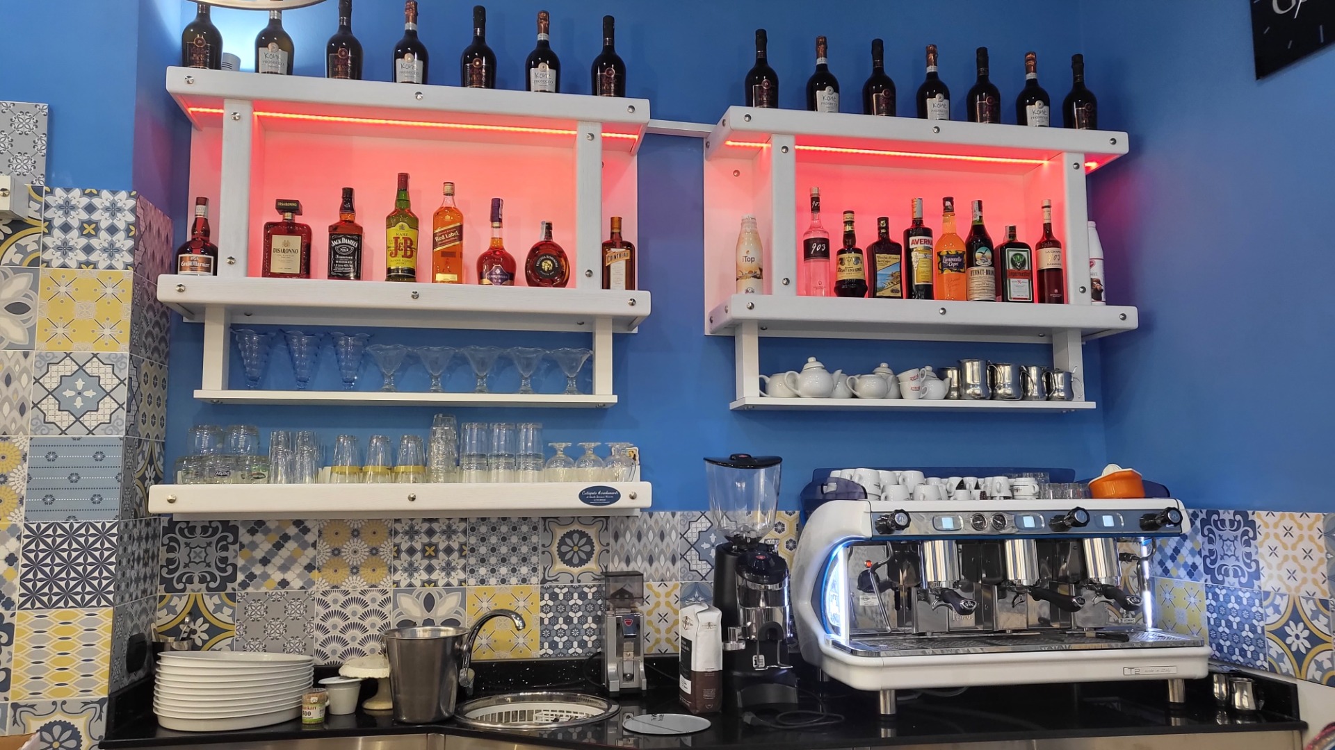 ARREDO BAR GELATERIA CUTISPOTO ® ARREDAMENTI